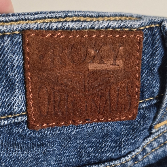 Roxy Swell Summer Beach Distressed Denim Jean Shorts Size 31 - Picture 7 of 13